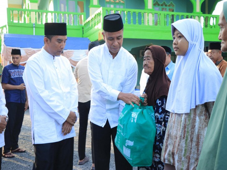 Bupati Kampar Pimpin Safari Ramadhan Pemkab Kampar Tim I di Desa Cinta Damai Tapung Hilir